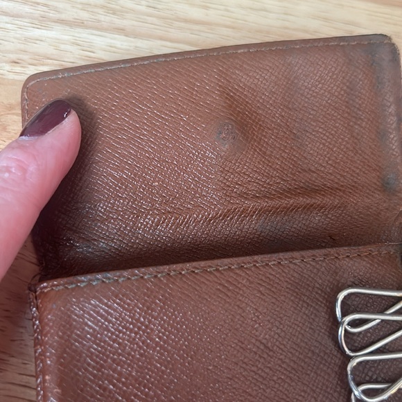 Authentic Louis Vuitton key holder - Picture 8 of 8